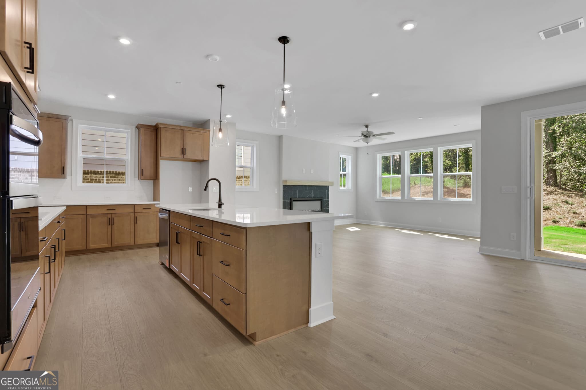 5 bedroom, 3.5 bathroom, 3,351 sq ft single family residence for sale at 116 Kindred Lane, Marietta, GA 30066 — photo 3