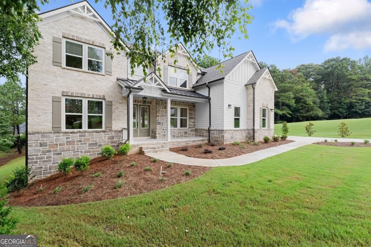 5 bedroom, 4.5 bathroom, 4,200 sq ft single family residence for sale at 4538 Meadowland Way, Flowery Branch, GA 30542 — photo 6