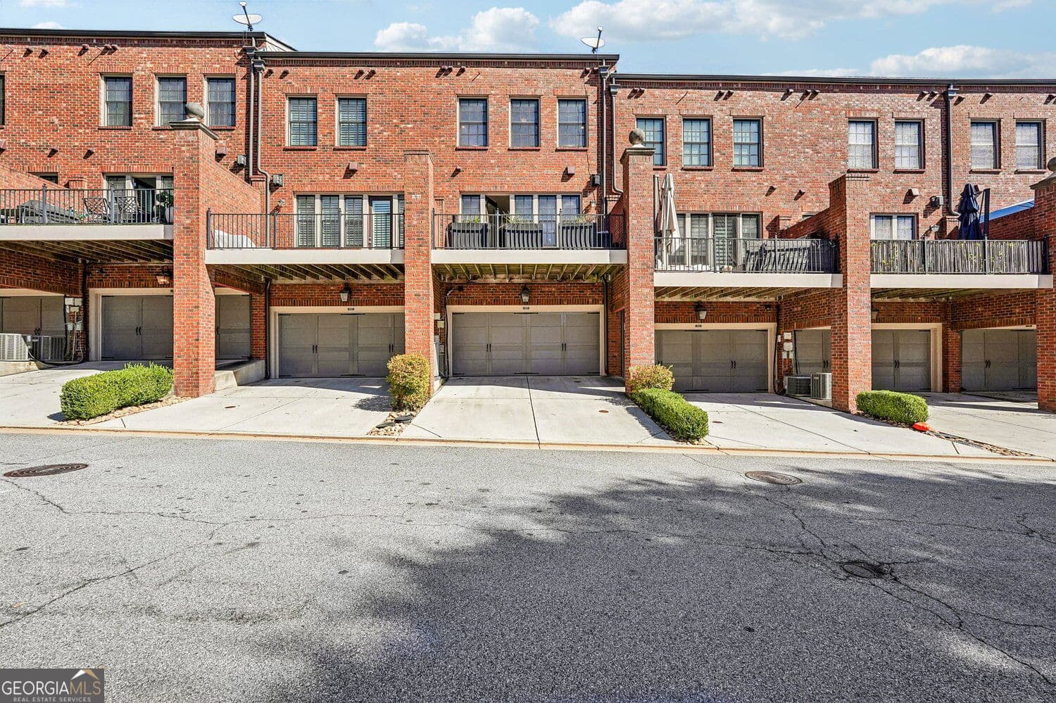 3 bedroom, 3.5 bathroom, 2,150 sq ft townhouse for sale at 2936 Hermance Drive, Brookhaven, GA 30319 — photo 5
