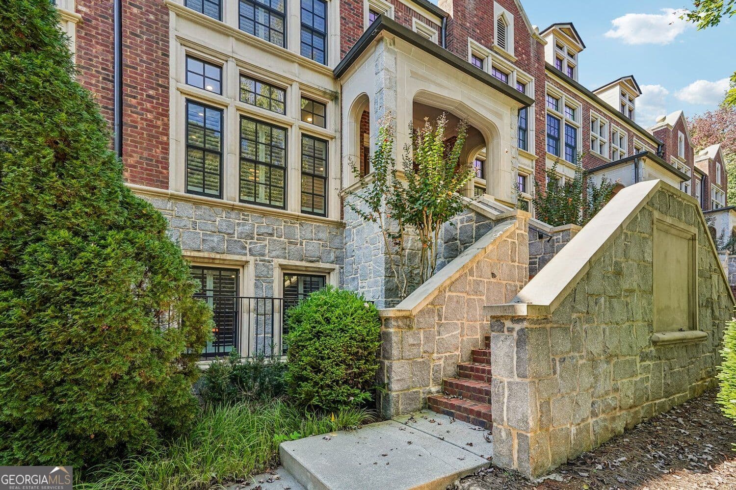 3 bedroom, 3.5 bathroom, 2,150 sq ft townhouse for sale at 2936 Hermance Drive, Brookhaven, GA 30319 — photo 4