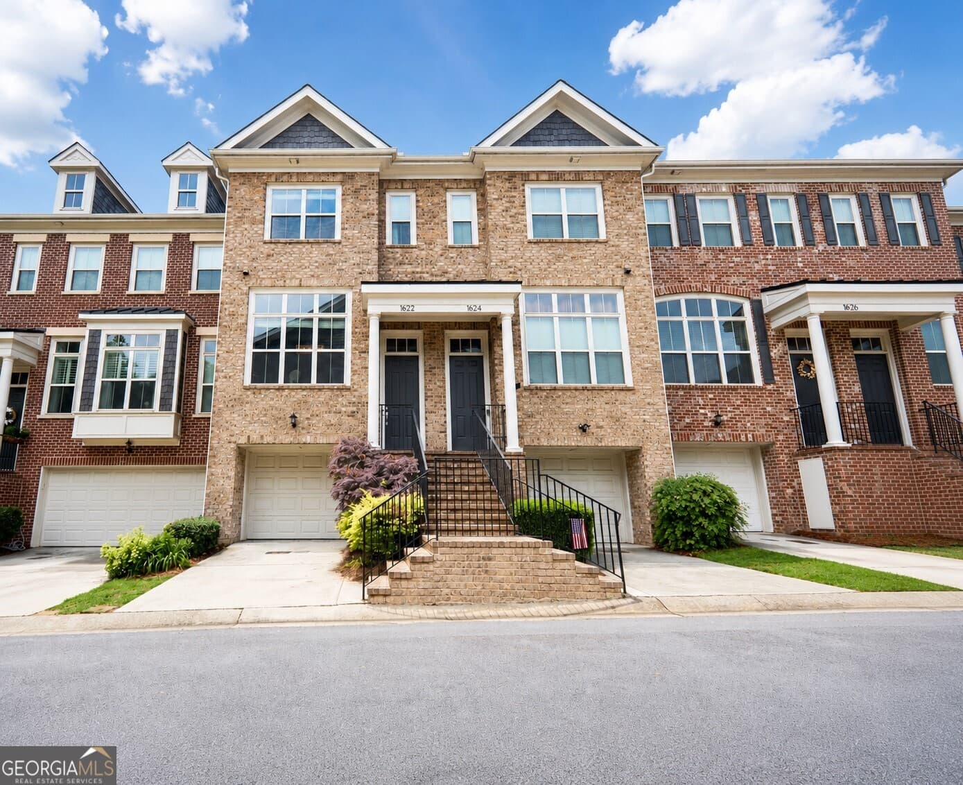 3 bedroom, 3.5 bathroom, 2,066 sq ft townhouse for sale at 1622 Mosaic Way, Smyrna, GA 30080 — photo 1 of 46