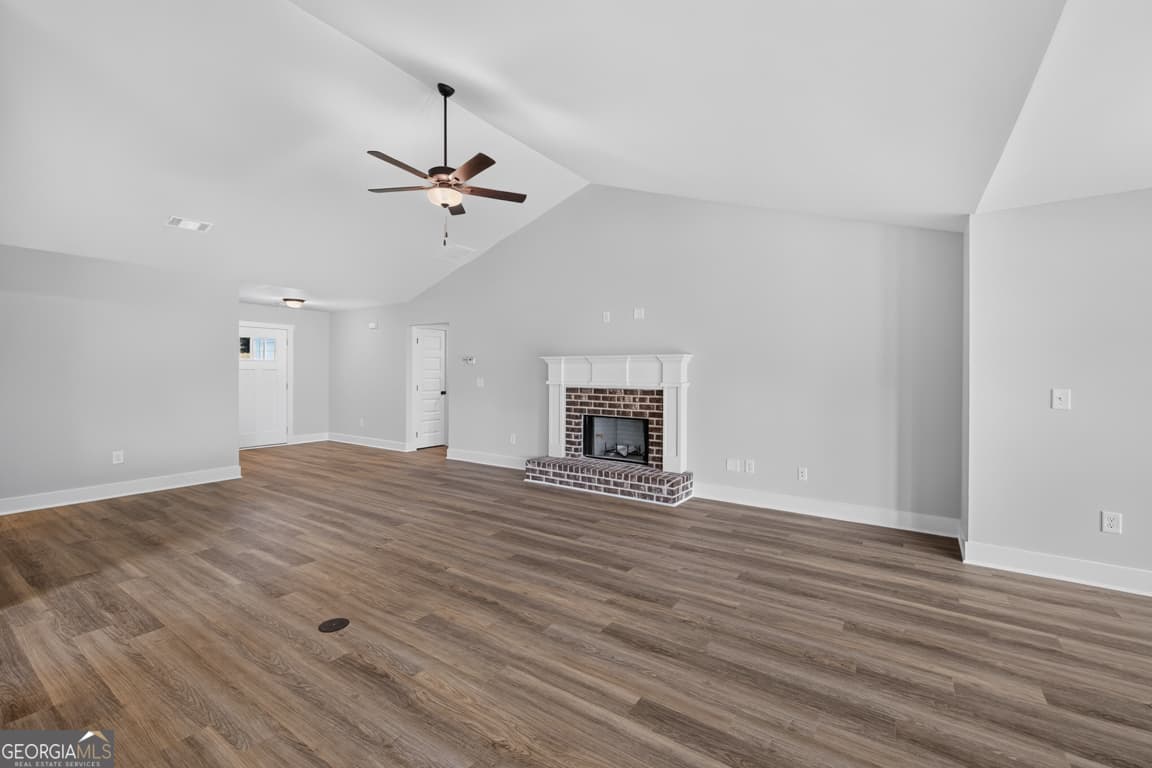 4 bedroom, 2.5 bathroom, 2,250 sq ft single family residence for sale at 334 Tallulah Court 15, Jefferson, GA 30549 — photo 6