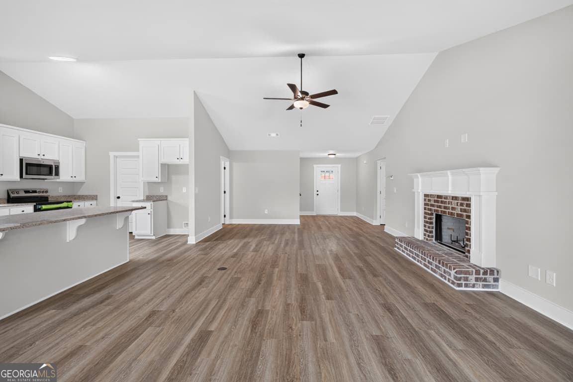 4 bedroom, 2.5 bathroom, 2,250 sq ft single family residence for sale at 334 Tallulah Court 15, Jefferson, GA 30549 — photo 7