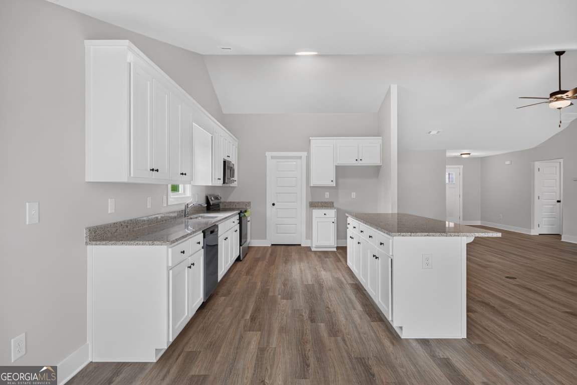 4 bedroom, 2.5 bathroom, 2,250 sq ft single family residence for sale at 334 Tallulah Court 15, Jefferson, GA 30549 — photo 10