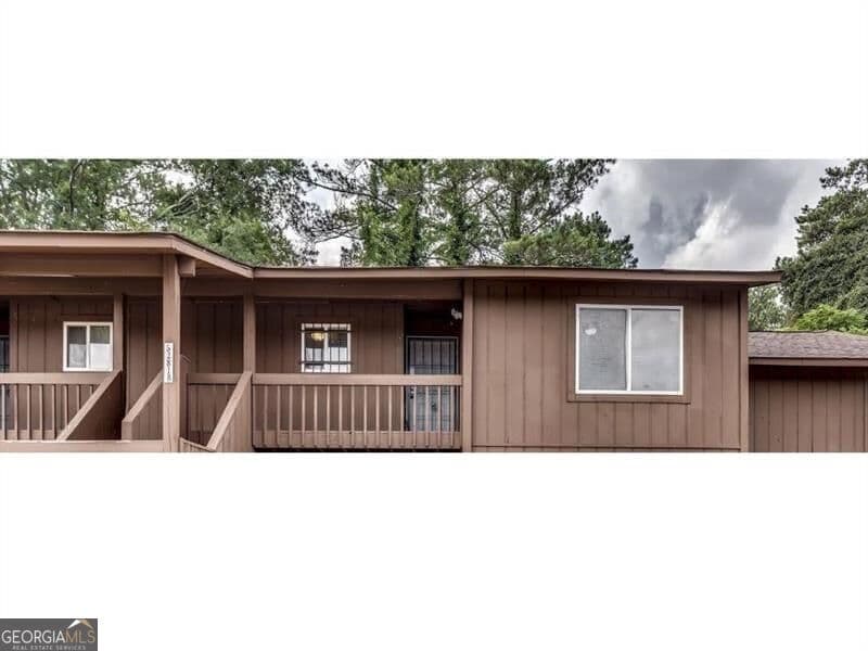 2 bedroom, 1 bathroom, 1,116 sq ft condominium for sale at 3281 Blazing Pine Knoll B, Decatur, GA 30034