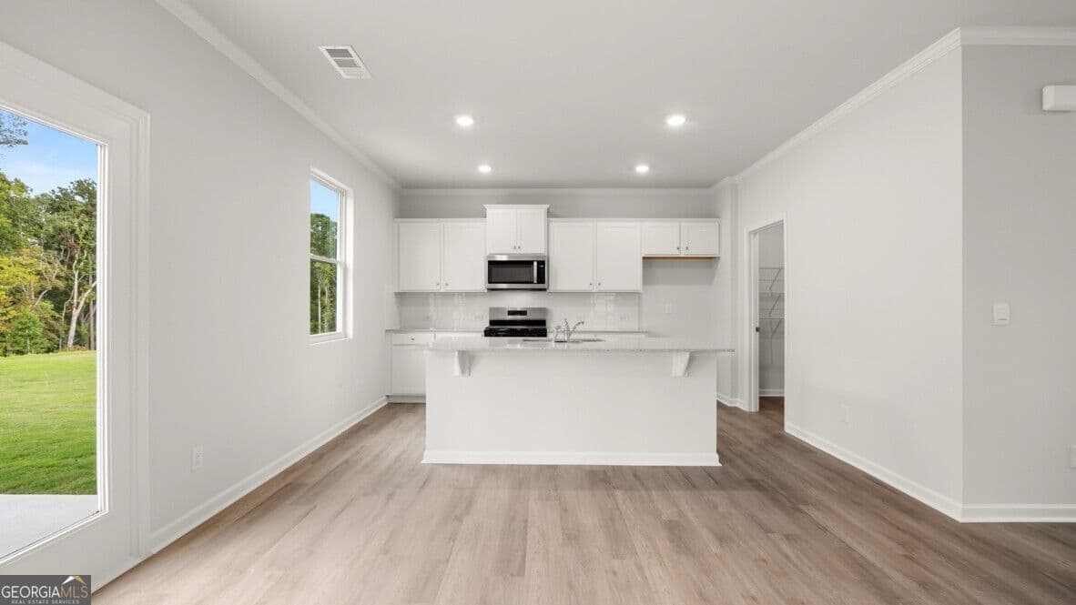 5 bedroom, 3 bathroom, 2,340 sq ft single family residence for sale at 801 Lost Creek Parkway, Dallas, GA 30132 — photo 7