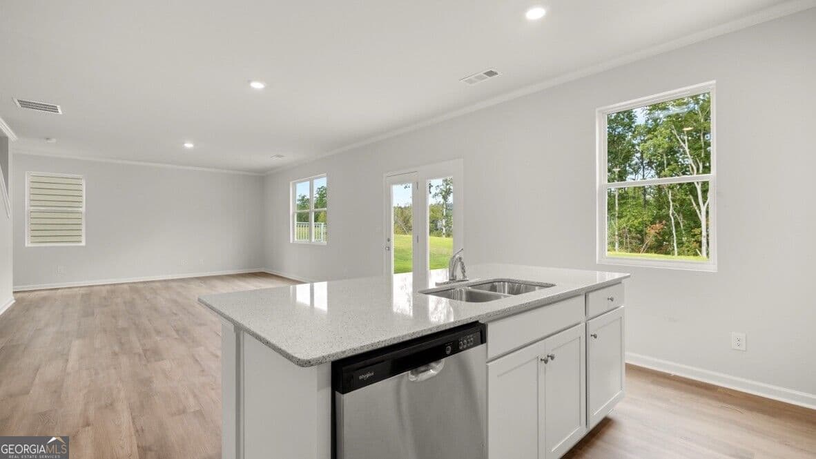5 bedroom, 3 bathroom, 2,340 sq ft single family residence for sale at 801 Lost Creek Parkway, Dallas, GA 30132 — photo 9