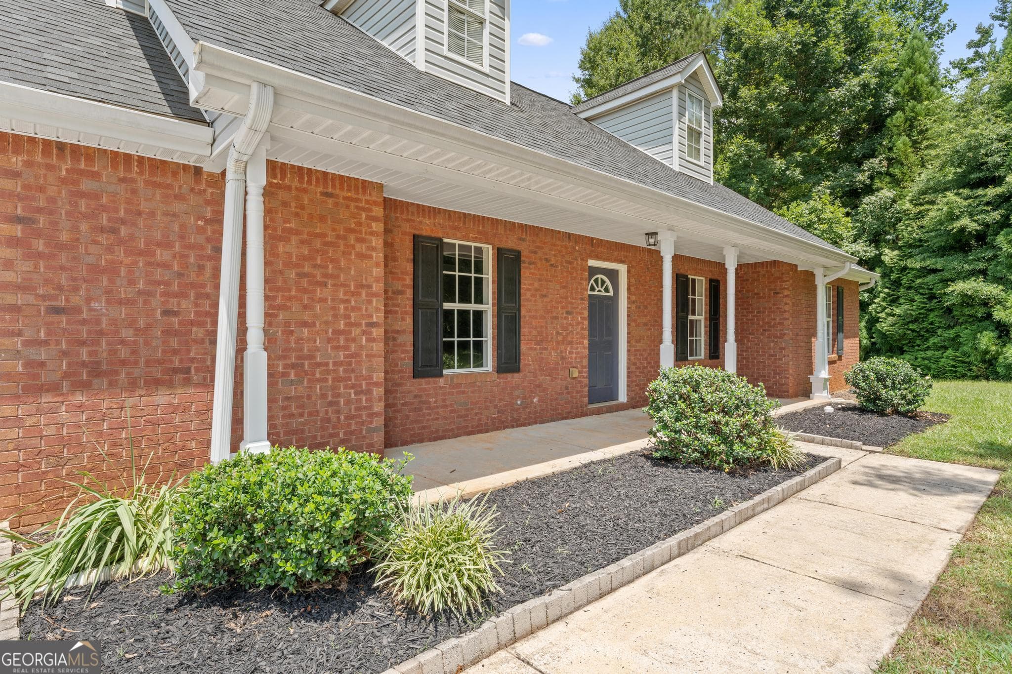 3 bedroom, 2 bathroom, 1,669 sq ft single family residence for sale at 169 Meadow View Drive, Jackson, GA 30233 — photo 2