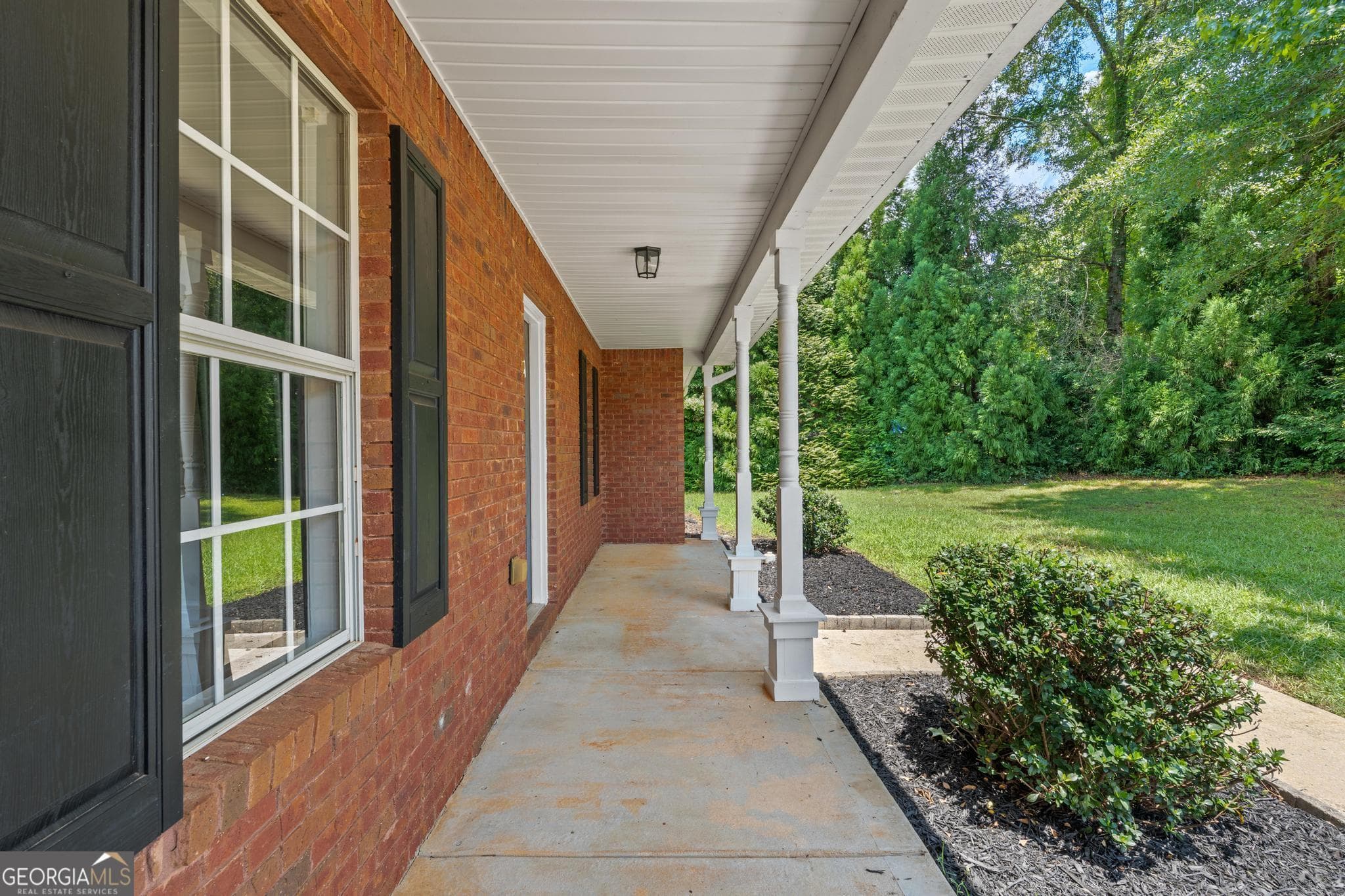 3 bedroom, 2 bathroom, 1,669 sq ft single family residence for sale at 169 Meadow View Drive, Jackson, GA 30233 — photo 3