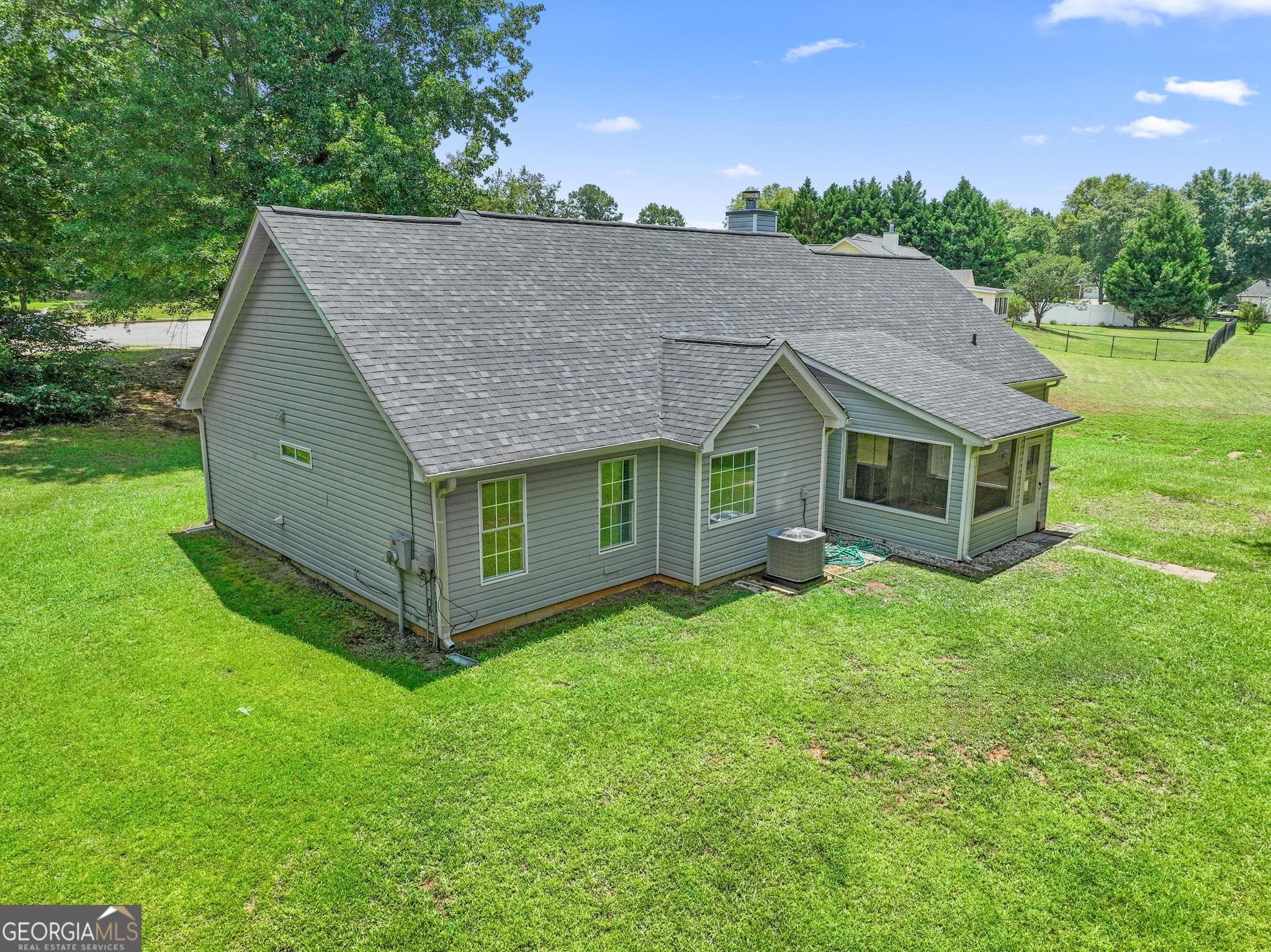 3 bedroom, 2 bathroom, 1,669 sq ft single family residence for sale at 169 Meadow View Drive, Jackson, GA 30233 — photo 9