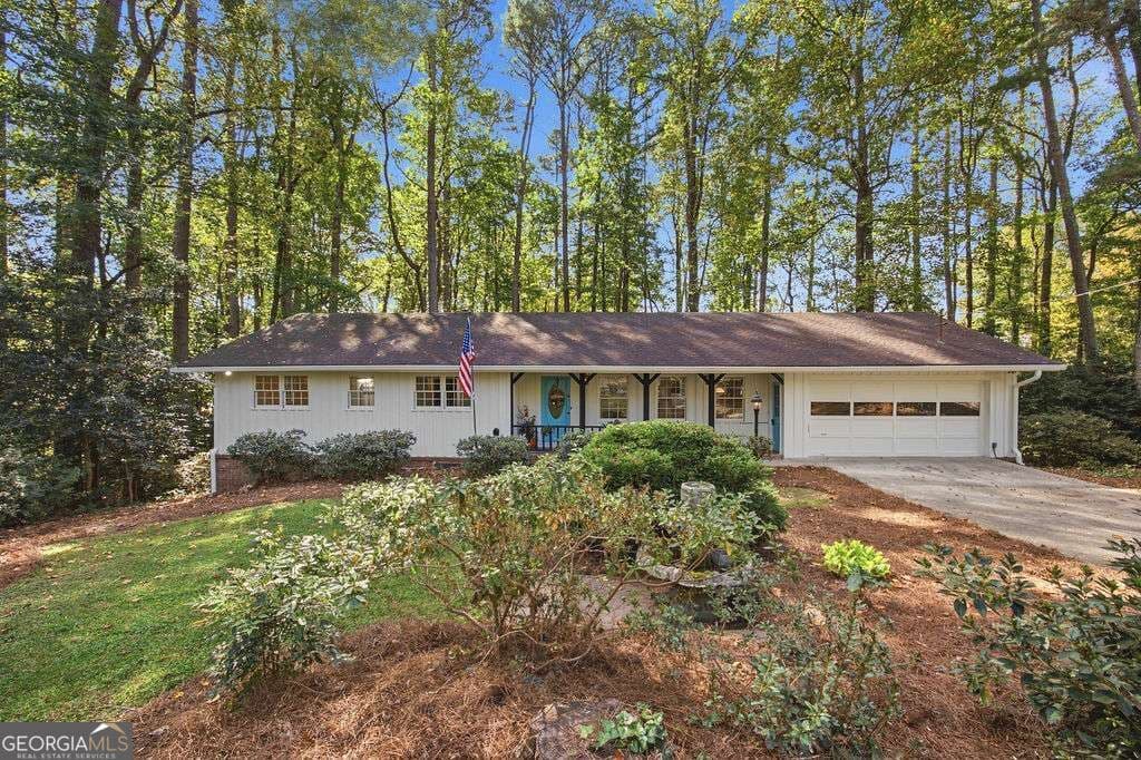 4 bedroom, 3.5 bathroom, 3,046 sq ft single family residence for sale at 597 Beth Court, Lilburn, GA 30047 — photo 2