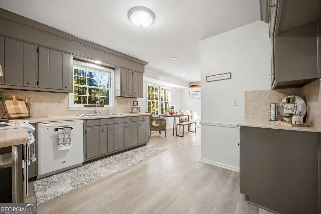 4 bedroom, 3.5 bathroom, 3,046 sq ft single family residence for sale at 597 Beth Court, Lilburn, GA 30047 — photo 10