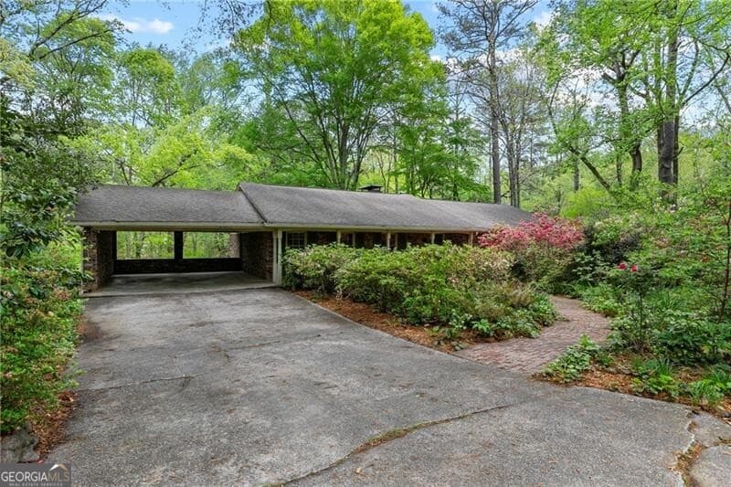 4 bedroom, 2.5 bathroom, 4,076 sq ft single family residence sold at 1725 Timberland Road, Atlanta, GA 30345