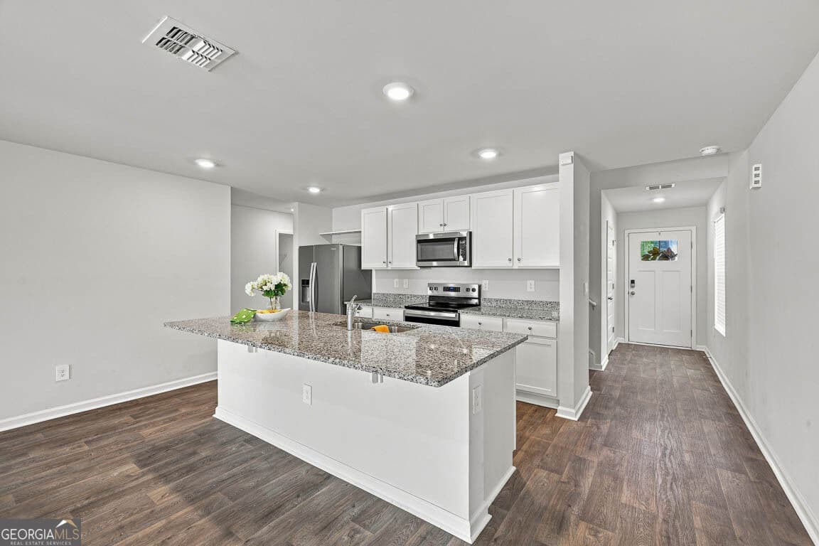 4 bedroom, 2.5 bathroom, 2,605 sq ft single family residence for sale at 66 Autumns Wood Drive, Brunswick, GA 31525 — photo 7