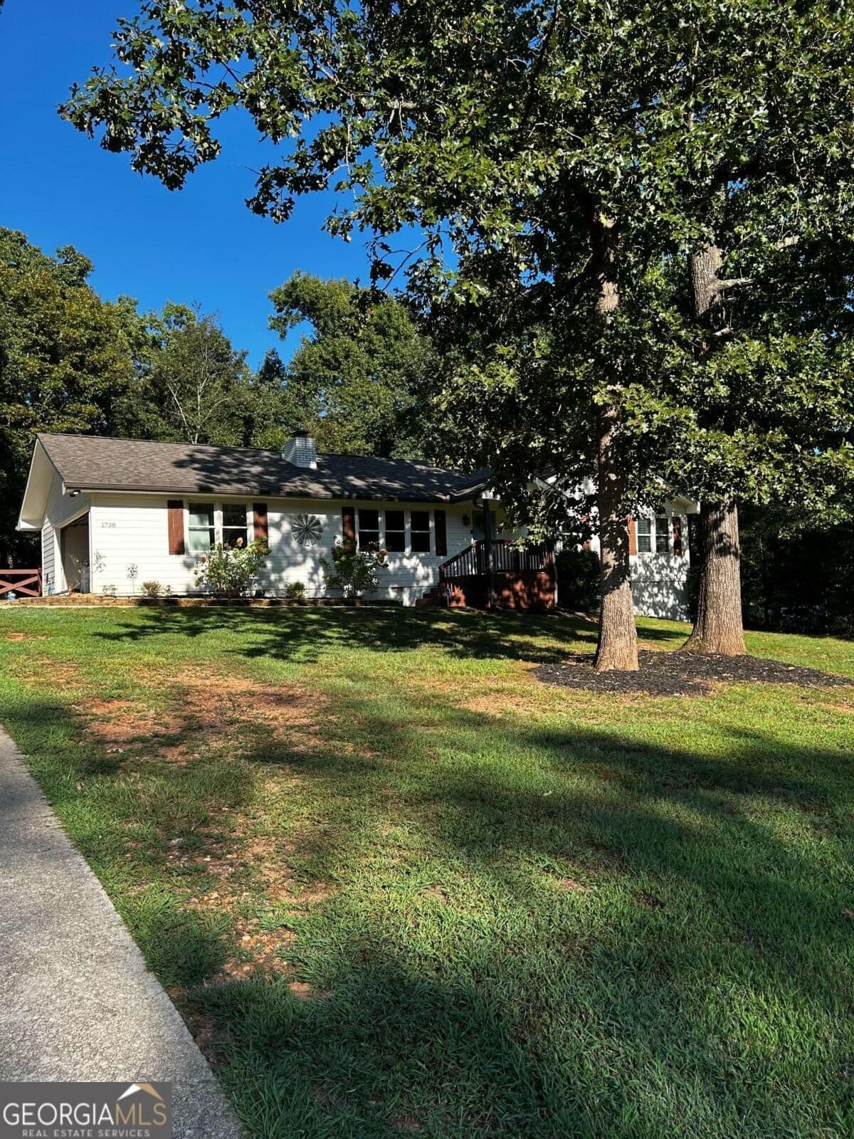 3 bedroom, 2 bathroom, 1,500 sq ft single family residence for sale at 1738 Sandy Court, Snellville, GA 30078 — photo 1 of 27