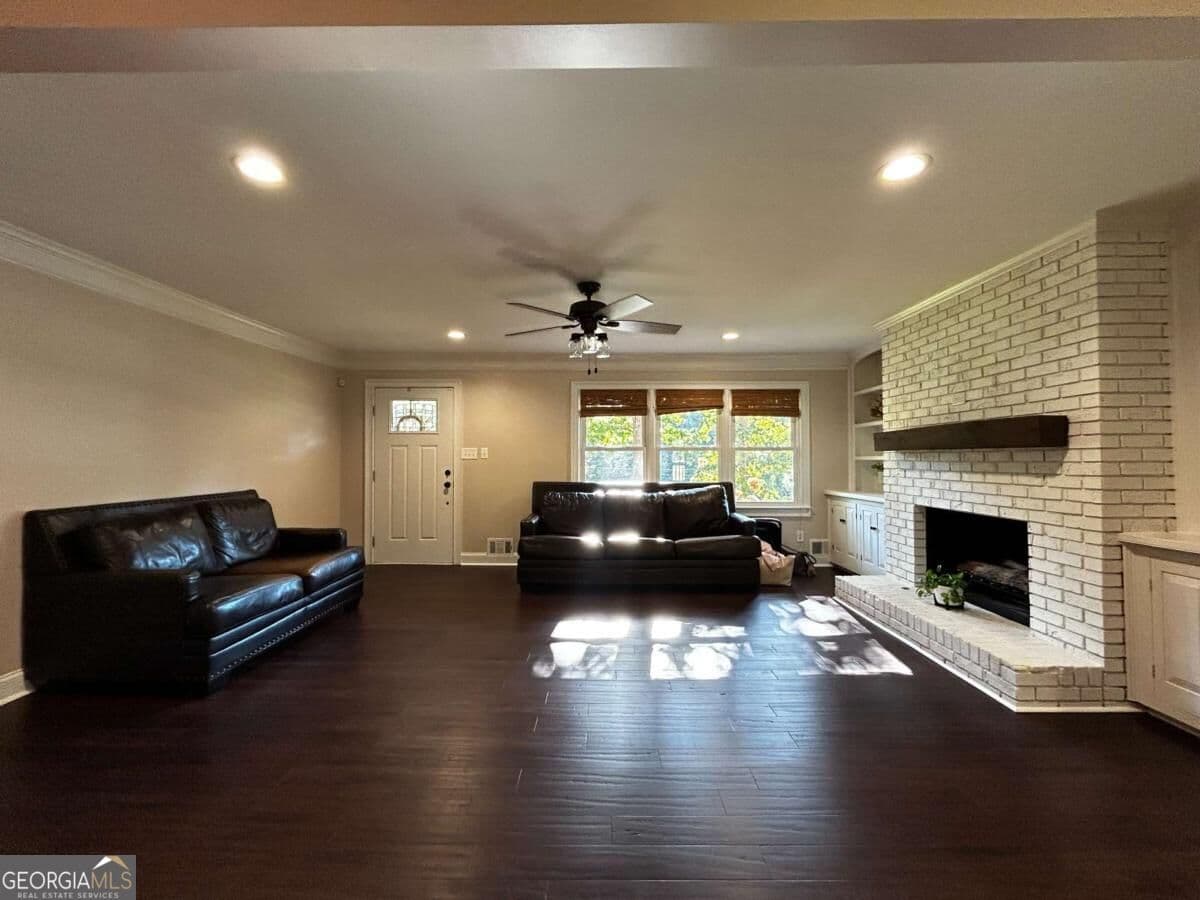 3 bedroom, 2 bathroom, 1,500 sq ft single family residence for sale at 1738 Sandy Court, Snellville, GA 30078 — photo 4