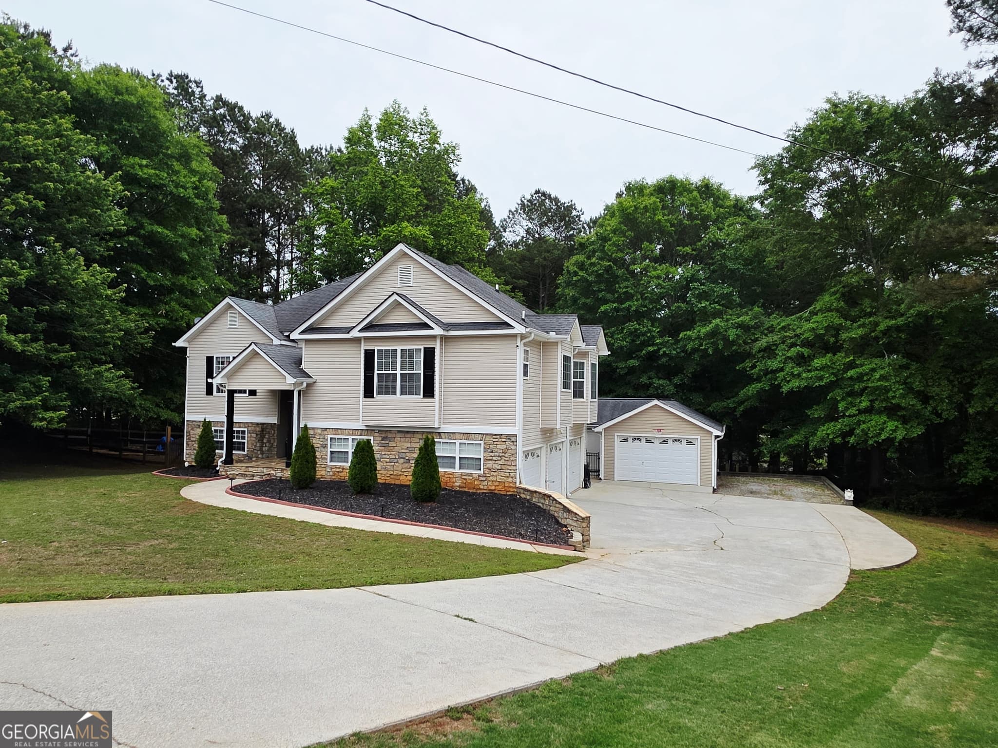 4 bedroom, 3 bathroom, 2,363 sq ft single family residence for sale at 1005 Creek Run Place, Temple, GA 30179 — photo 3