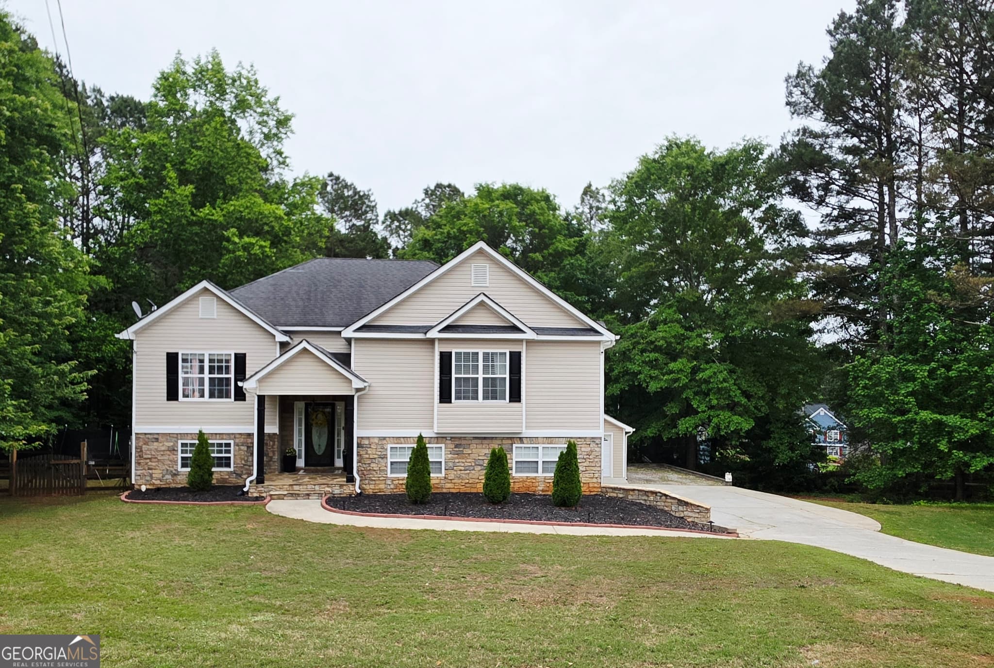 4 bedroom, 3 bathroom, 2,363 sq ft single family residence for sale at 1005 Creek Run Place, Temple, GA 30179 — photo 1 of 56