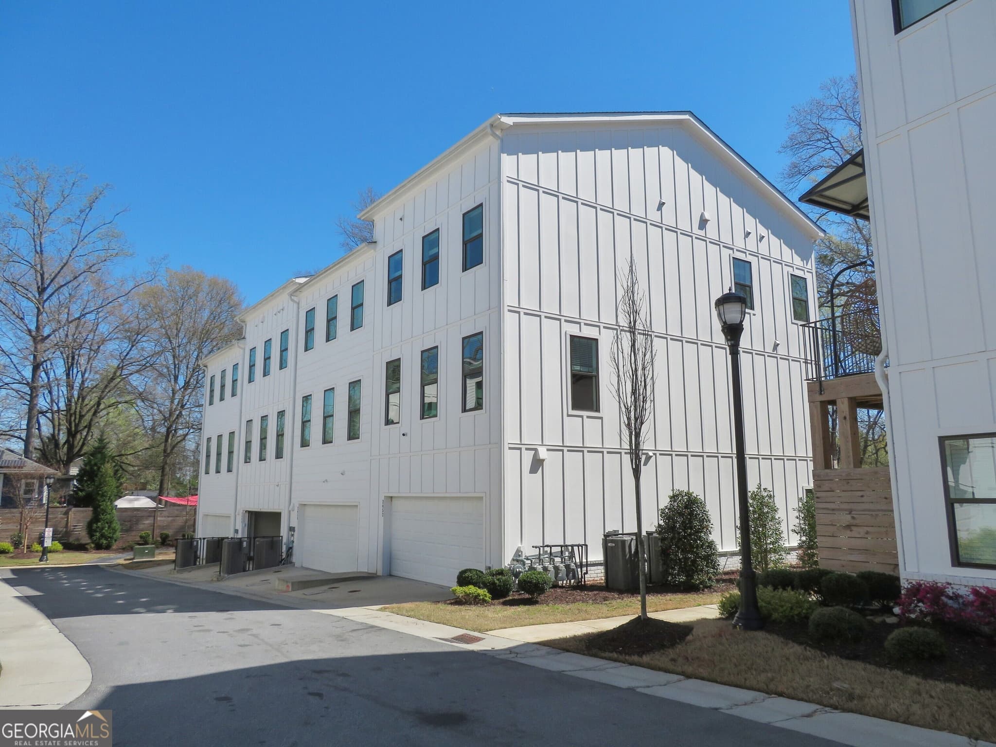 3 bedroom, 3.5 bathroom, 2,332 sq ft townhouse for sale at 2452 Sycamore Road, Atlanta, GA 30318 — photo 3