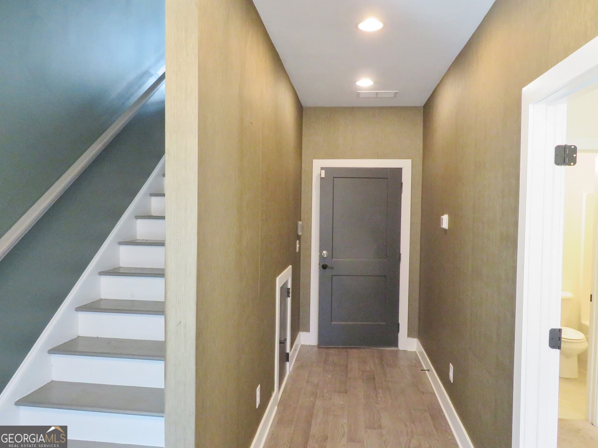 3 bedroom, 3.5 bathroom, 2,332 sq ft townhouse for sale at 2452 Sycamore Road, Atlanta, GA 30318 — photo 4