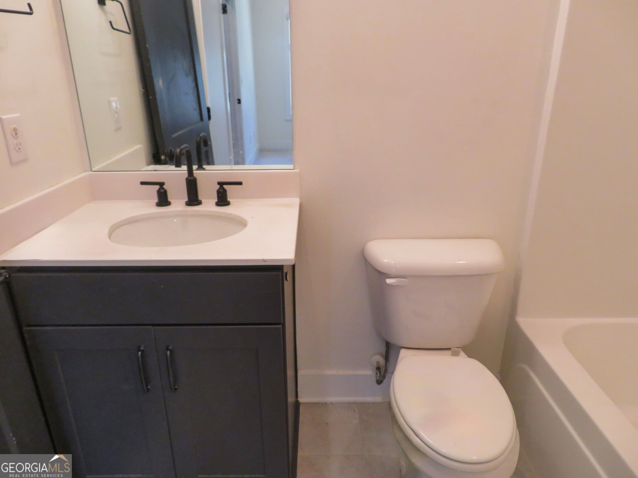 3 bedroom, 3.5 bathroom, 2,332 sq ft townhouse for sale at 2452 Sycamore Road, Atlanta, GA 30318 — photo 8