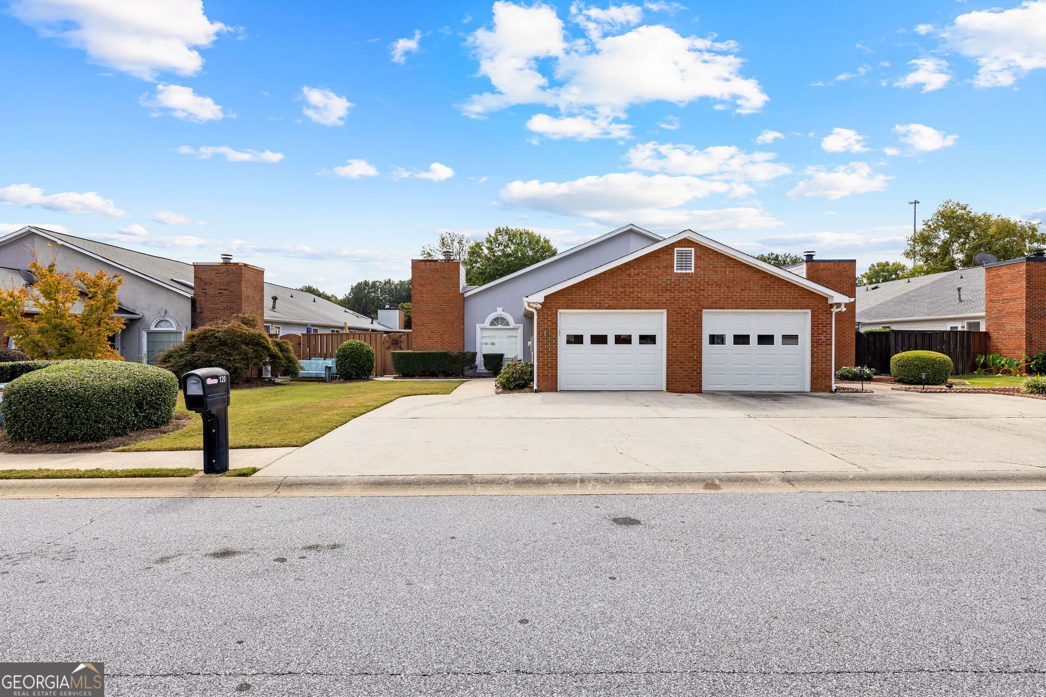 2 bedroom, 2 bathroom, 1,240 sq ft townhouse for rent at 120 Courtyard Lane, Fayetteville, GA 30215 for $1,895 a month — photo 2