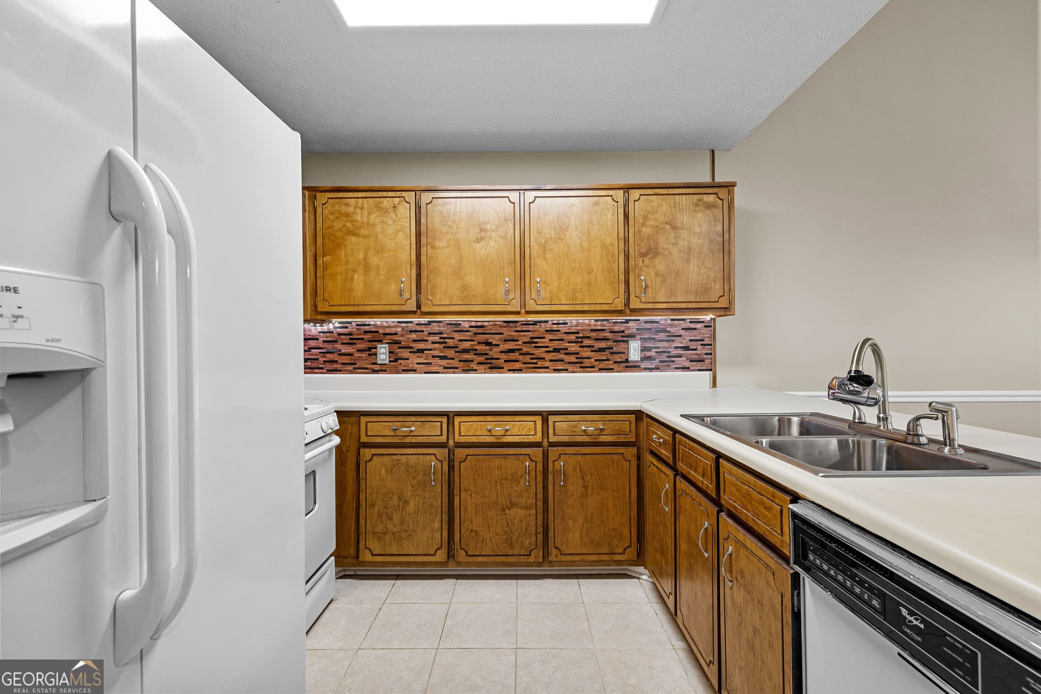 2 bedroom, 2 bathroom, 1,240 sq ft townhouse for rent at 120 Courtyard Lane, Fayetteville, GA 30215 for $1,895 a month — photo 7