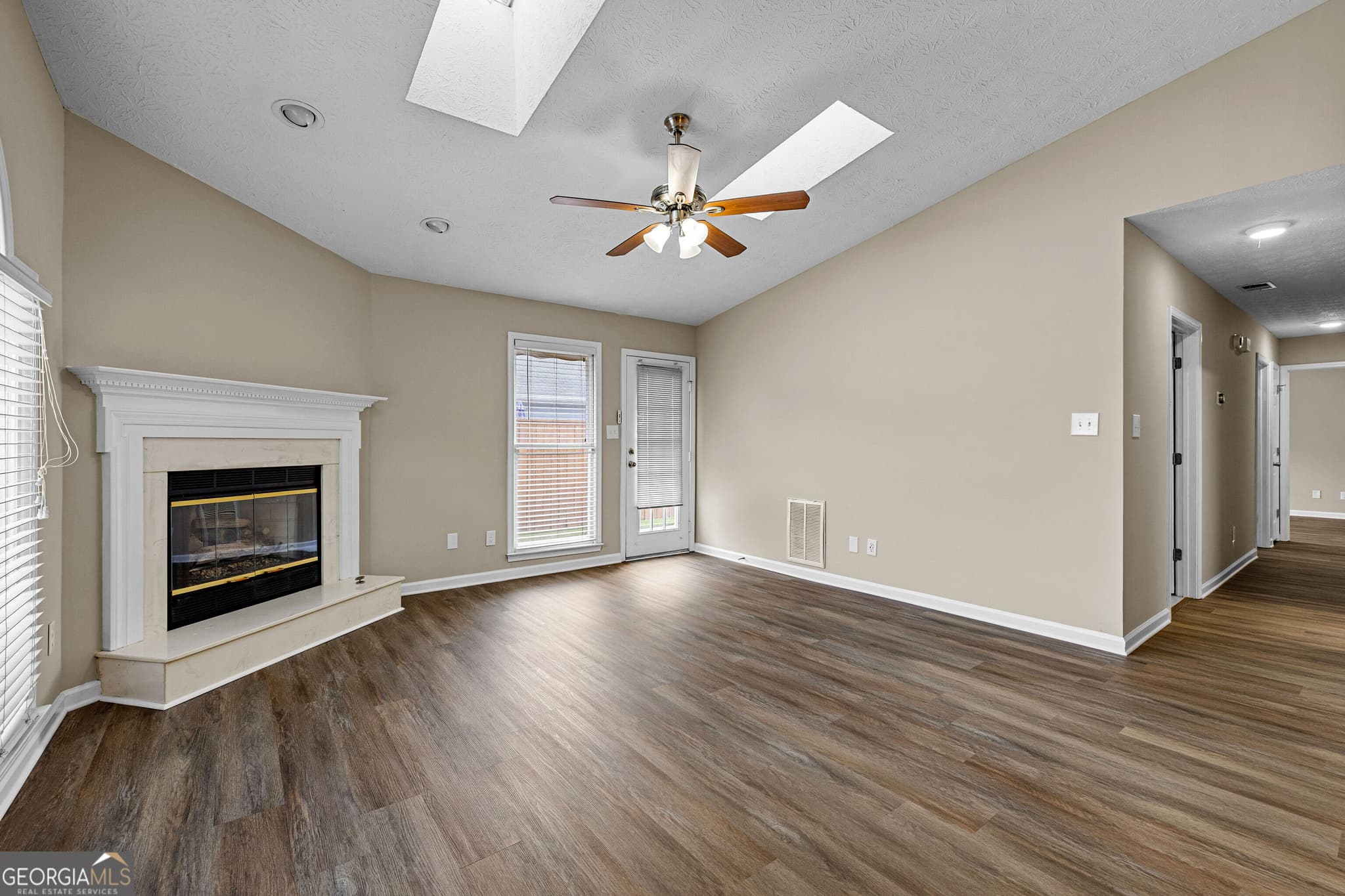 2 bedroom, 2 bathroom, 1,240 sq ft townhouse for rent at 120 Courtyard Lane, Fayetteville, GA 30215 for $1,895 a month — photo 3