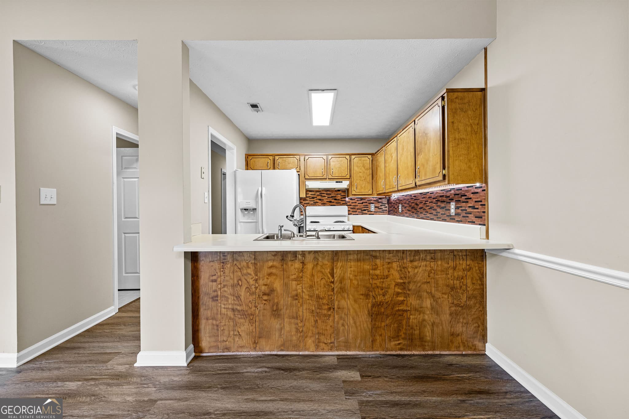 2 bedroom, 2 bathroom, 1,240 sq ft townhouse for rent at 120 Courtyard Lane, Fayetteville, GA 30215 for $1,895 a month — photo 5