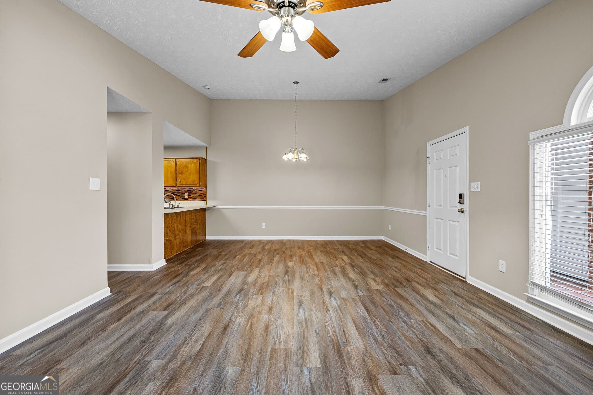 2 bedroom, 2 bathroom, 1,240 sq ft townhouse for rent at 120 Courtyard Lane, Fayetteville, GA 30215 for $1,895 a month — photo 4