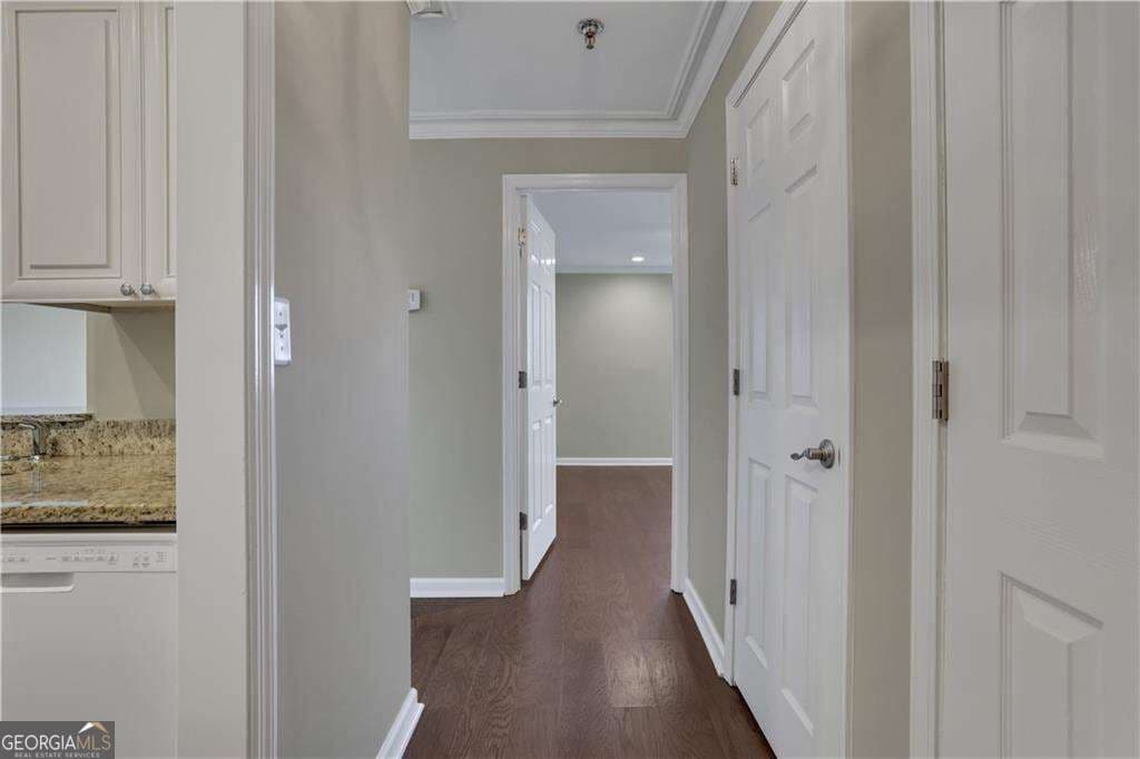 1 bedroom, 1 bathroom, 760 sq ft condominium for rent at 300 Johnson Ferry Road B902, Atlanta, GA 30328 for $2,458 a month — photo 10
