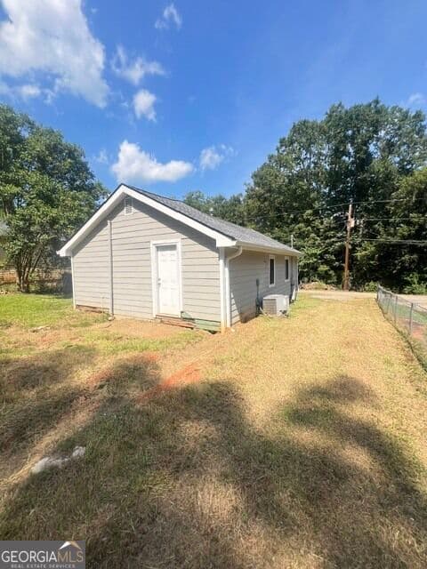 2 bedroom, 1 bathroom, 722 sq ft single family residence for sale at 810 N Warren, Milledgeville, GA 31061 — photo 3