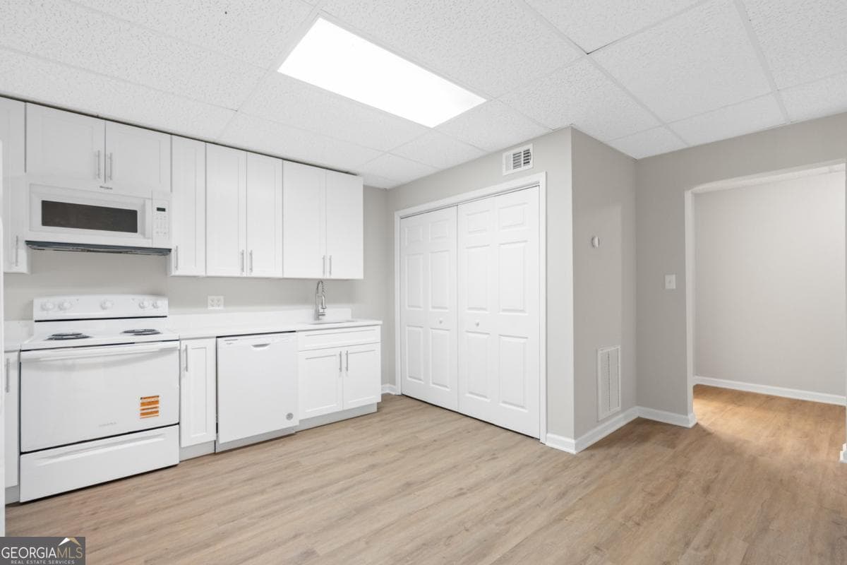 1 bedroom, 1 bathroom, 1,100 sq ft duplex for rent at 3418 Rose Arbor Court UNIT B, Atlanta, GA 30340 for $1,600 a month — photo 4