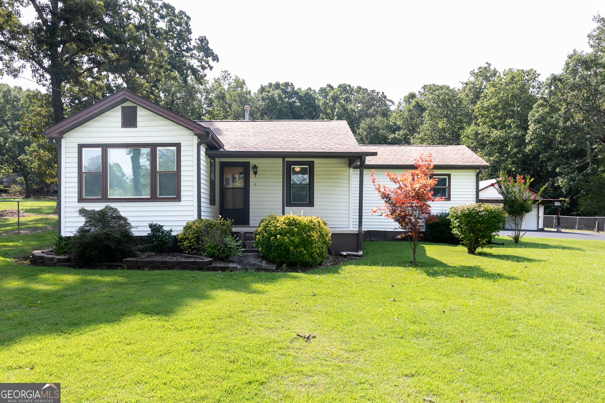 2 bedroom, 1 bathroom, 1,022 sq ft single family residence for sale at 3186 Highway 411, White, GA 30184