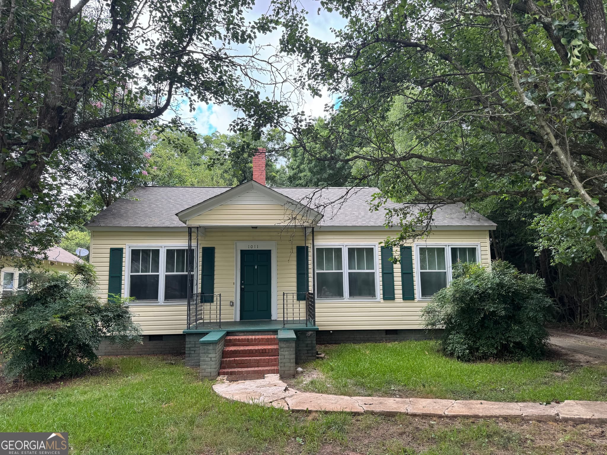 2 bedroom, 1 bathroom, 1,378 sq ft single family residence sold at 1011 W Solomon Street, Griffin, GA 30223