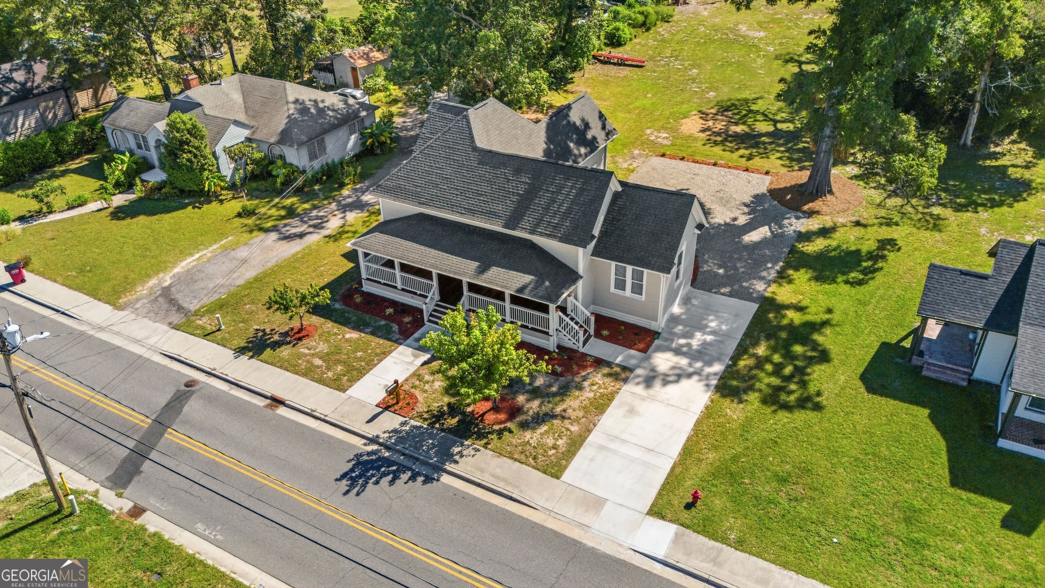 4 bedroom, 3 bathroom, 1,830 sq ft single family residence for sale at 204 Fair Street, Baxley, GA 31513 — photo 2