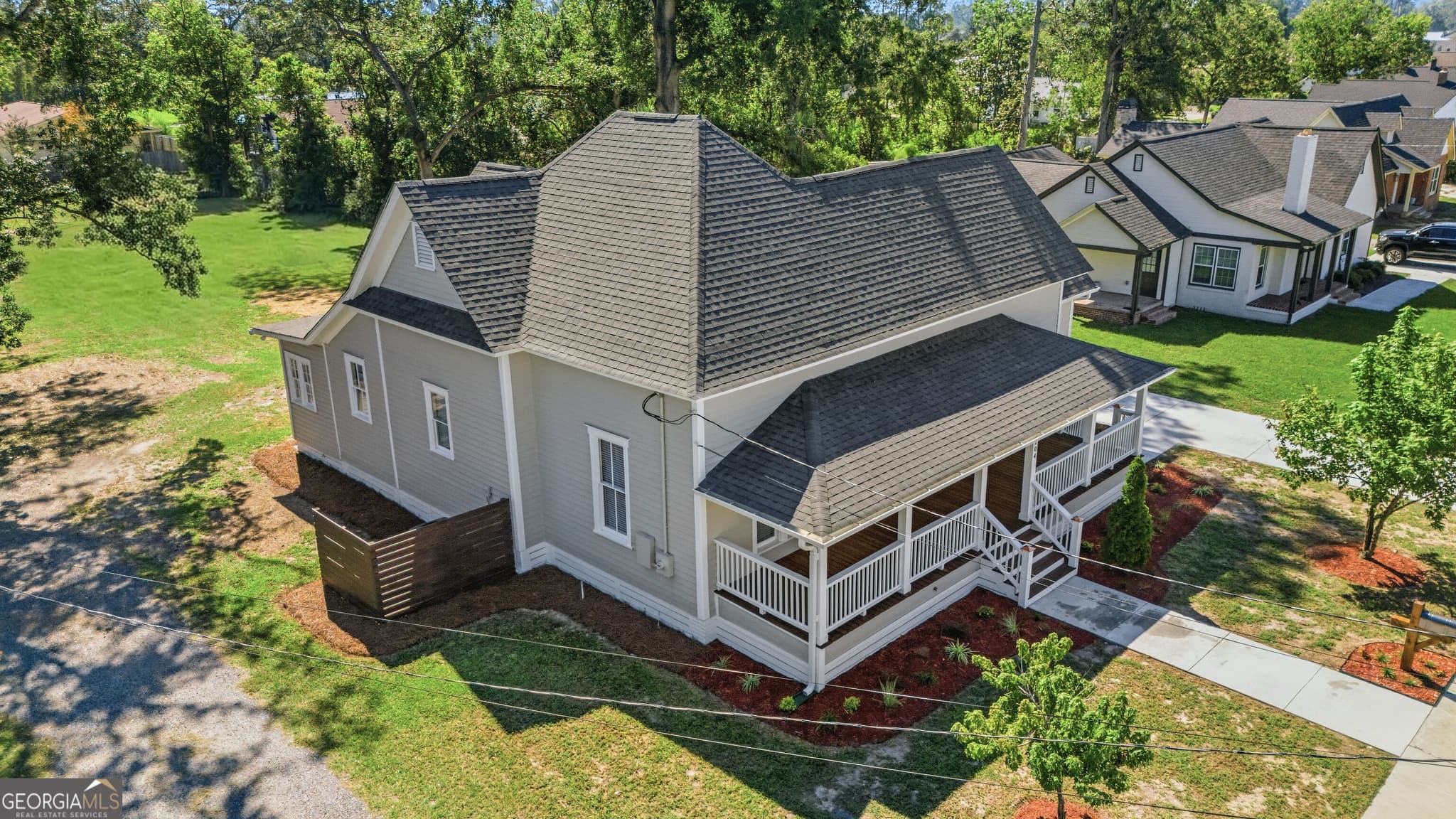 4 bedroom, 3 bathroom, 1,830 sq ft single family residence for sale at 204 Fair Street, Baxley, GA 31513 — photo 6