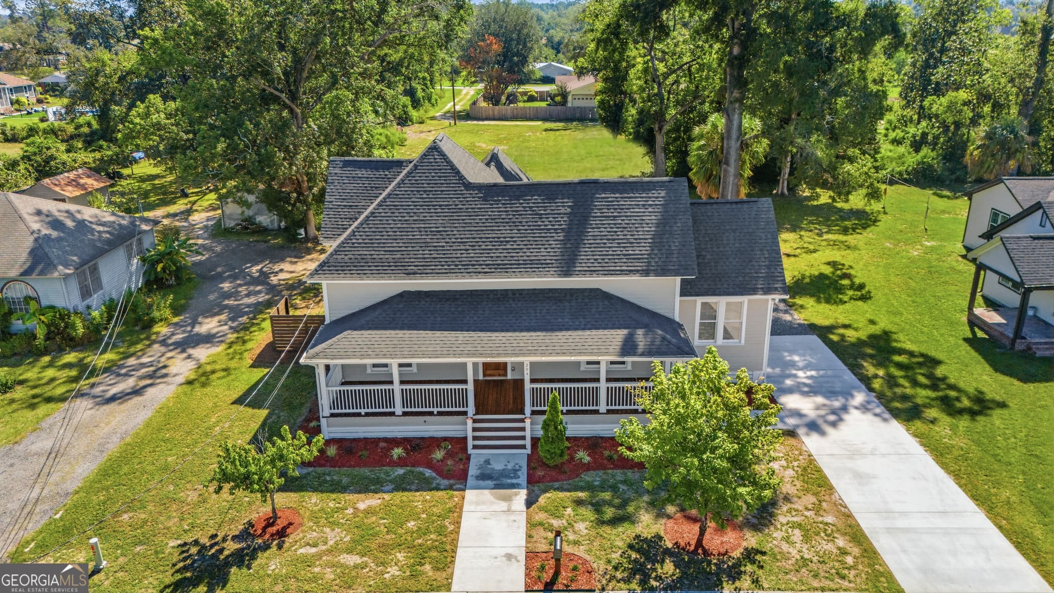 4 bedroom, 3 bathroom, 1,830 sq ft single family residence for sale at 204 Fair Street, Baxley, GA 31513 — photo 4