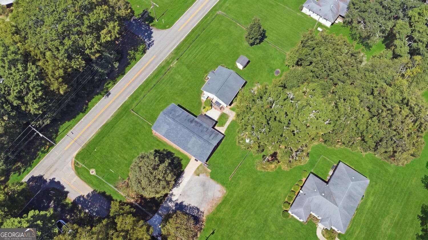 5 bedroom, 2 bathroom, 2,047 sq ft single family residence for sale at 116 Smith Street, Locust Grove, GA 30248 — photo 8