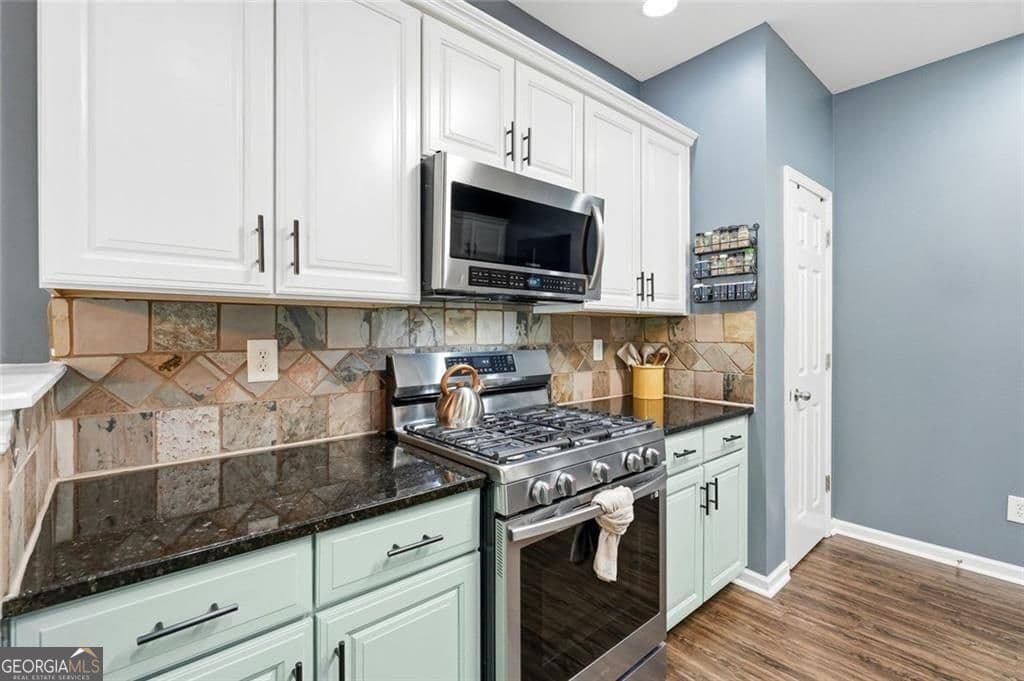 3 bedroom, 3 bathroom, 1,878 sq ft single family residence for sale at 6040 Ellington Cove, Cumming, GA 30040 — photo 6