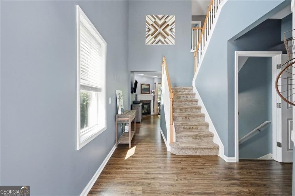 3 bedroom, 3 bathroom, 1,878 sq ft single family residence for sale at 6040 Ellington Cove, Cumming, GA 30040 — photo 3