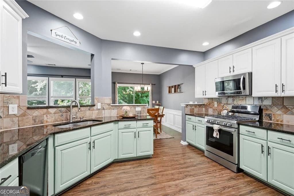 3 bedroom, 3 bathroom, 1,878 sq ft single family residence for sale at 6040 Ellington Cove, Cumming, GA 30040 — photo 4