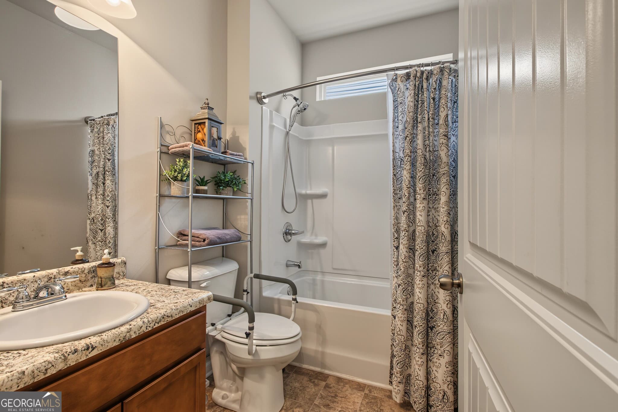 4 bedroom, 3 bathroom, 2,010 sq ft single family residence for sale at 137 Thomaston Street, Newnan, GA 30263 — photo 7