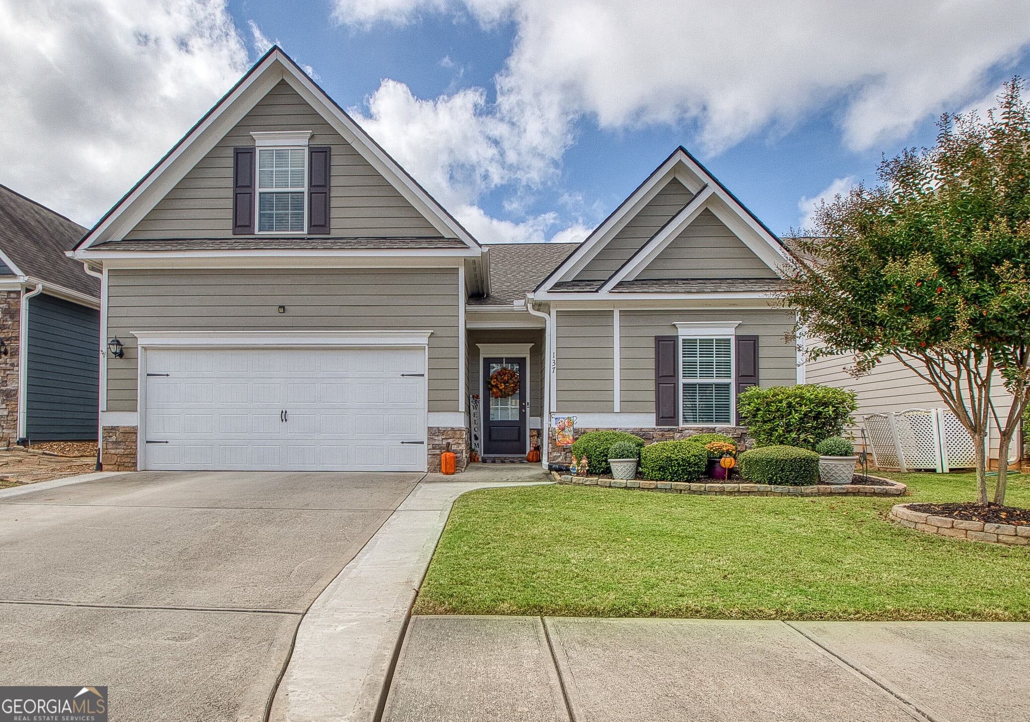 4 bedroom, 3 bathroom, 2,010 sq ft single family residence for sale at 137 Thomaston Street, Newnan, GA 30263 — photo 1 of 47
