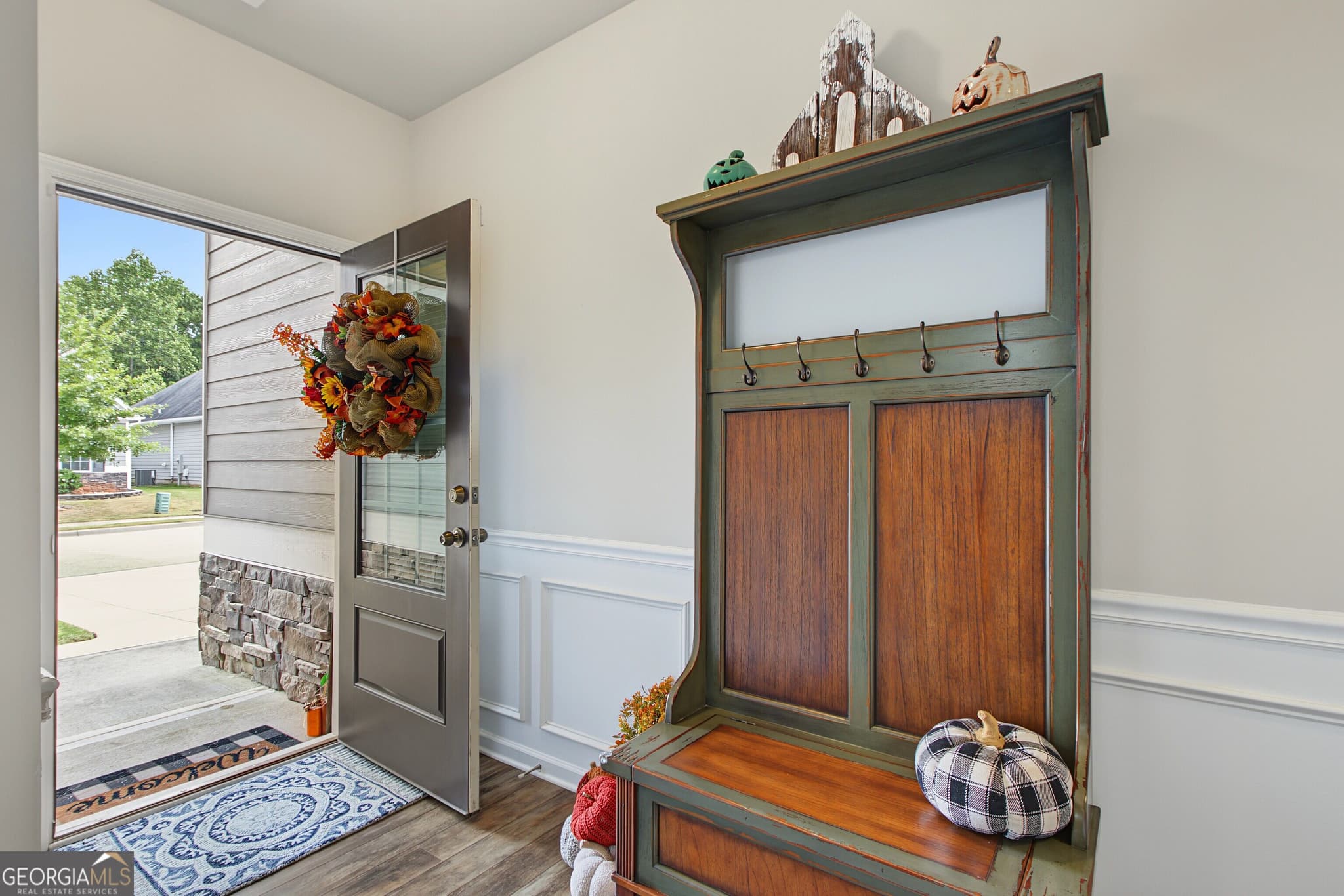 4 bedroom, 3 bathroom, 2,010 sq ft single family residence for sale at 137 Thomaston Street, Newnan, GA 30263 — photo 4