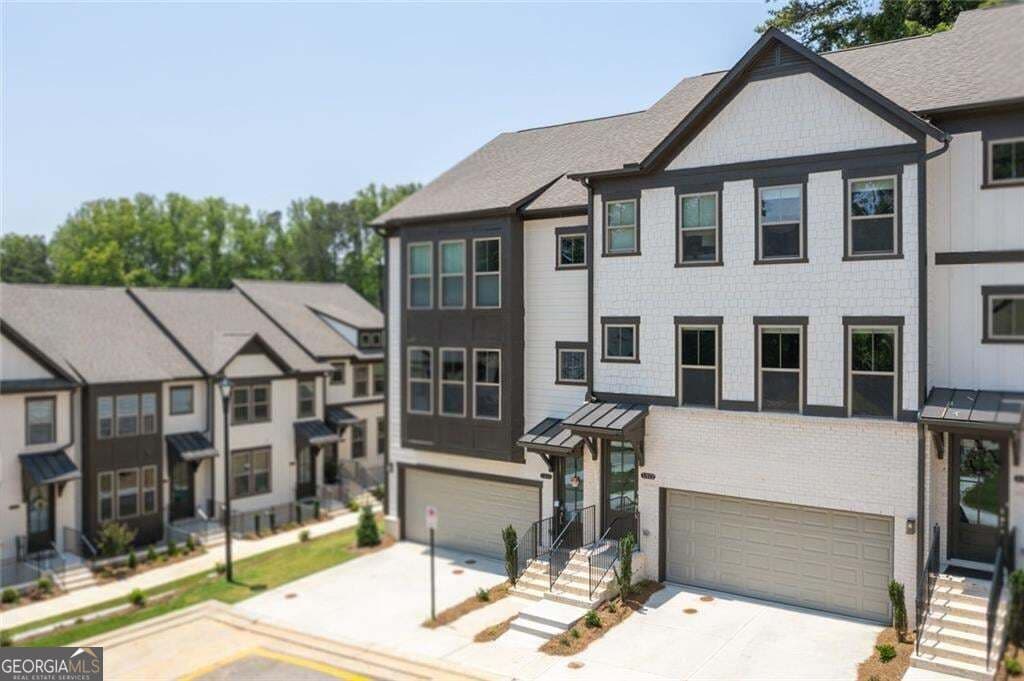 4 bedroom, 3.5 bathroom, 2,589 sq ft townhouse for sale at 1312 Stanley Park Drive, Decatur, GA 30033 — photo 2