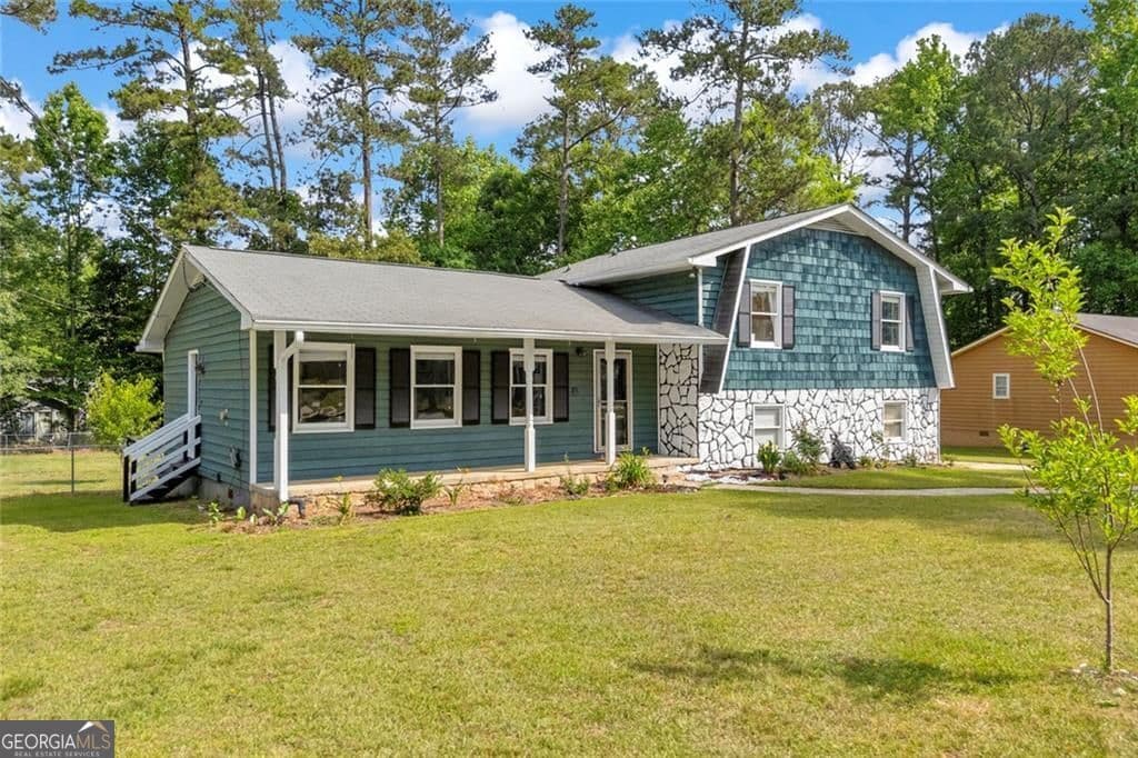 3 bedroom, 2 bathroom, 2,416 sq ft single family residence for sale at 144 Zion Wood Road, Loganville, GA 30052 — photo 2