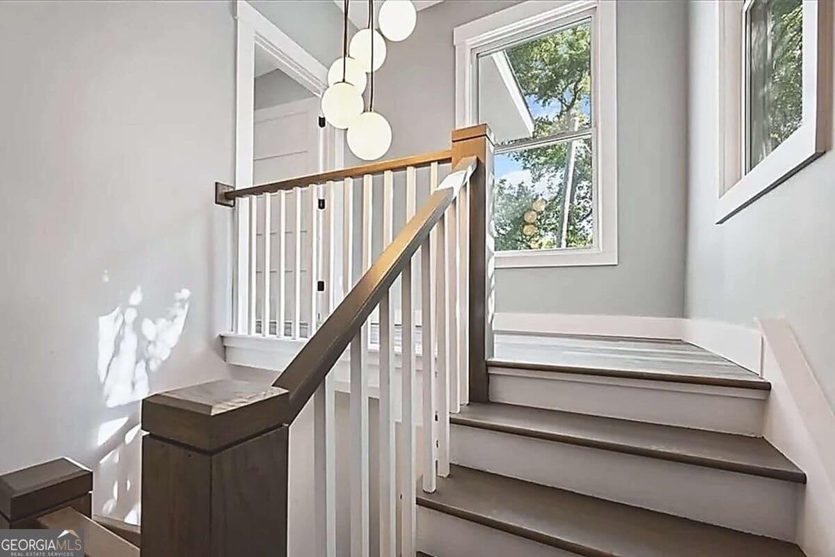 6 bedroom, 4 bathroom single family residence for sale at 1105 E 38Th Street 1105, 1107, Savannah, GA 31404 — photo 3
