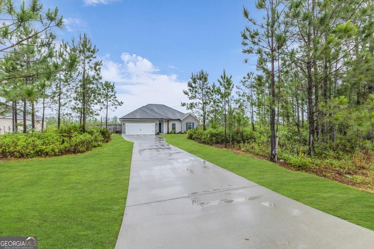 4 bedroom, 2 bathroom, 1,926 sq ft single family residence under contract at 1489 Arnold Drive, Allenhurst, GA 31301 — photo 3