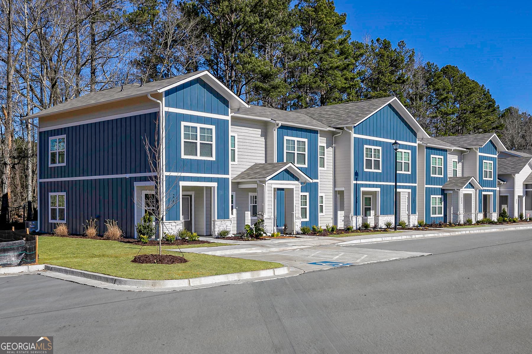 3 bedroom, 2.5 bathroom, 1,461 sq ft townhouse for sale at 216 Rooker Drive, Lagrange, GA 30241 — photo 3